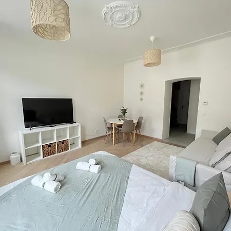 Luxurious One Room Apartment Near Schoenbrunn Palace Vienna Exterior photo