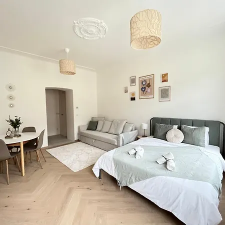 Luxurious One Room Apartment Near Schoenbrunn Palace Vienna Exterior photo
